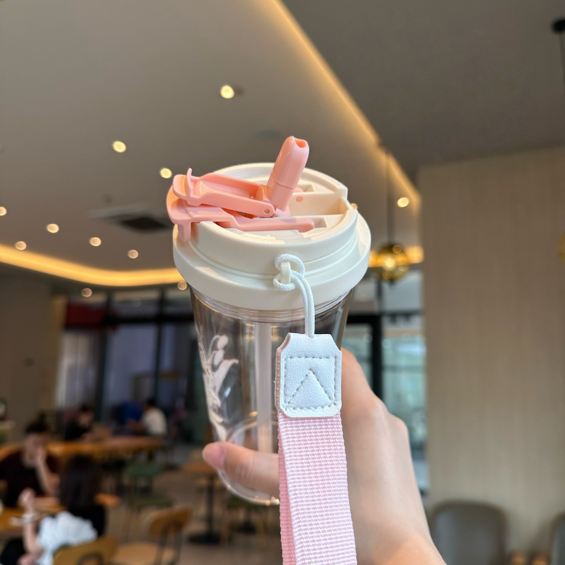 580ml Light Water Bottle High-Grade Outdoor Drinking Cup BPA Free With Handle